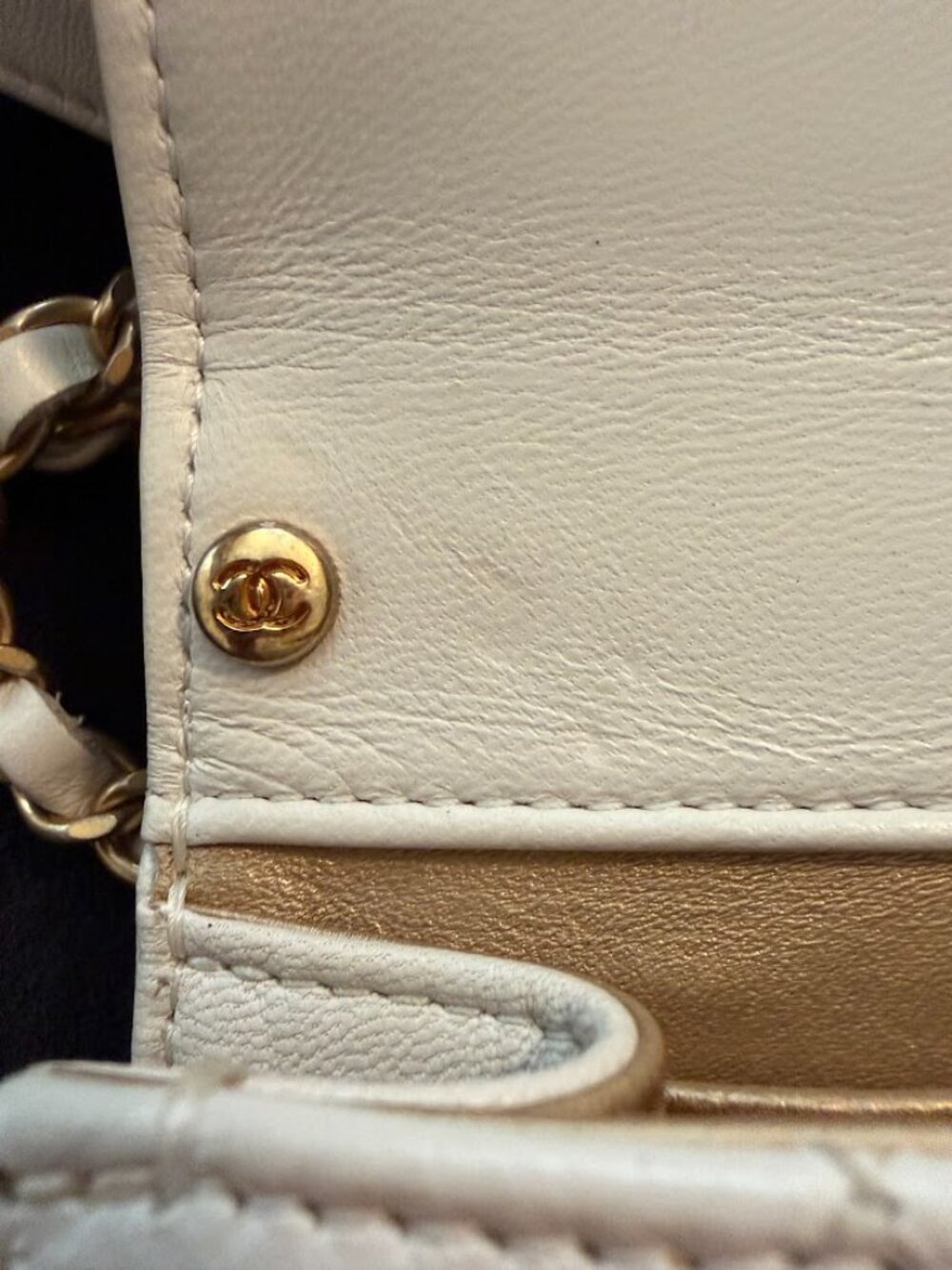 Chanel R2649 White Lambskin Mini Flap Bag Quilted Gold CC Chain Top Handle Rare - Picture 8 of 16